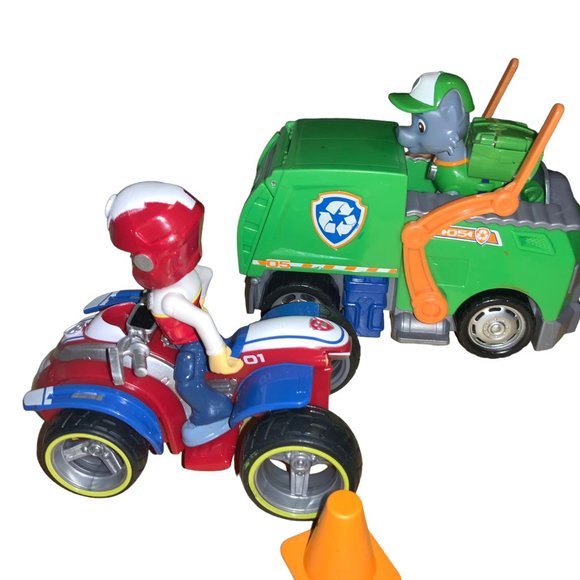 Paw Patrol Garbage Truck Race Car Figures and Badges - Picture 3 of 16